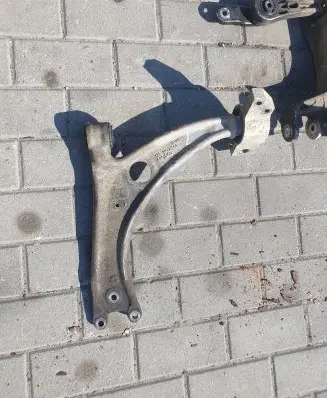 Volkswagen PASSAT B6 Front lower control arm/wishbone