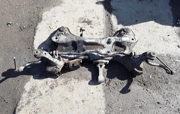 Hyundai i40 Front subframe 624013z100