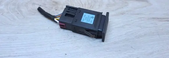 Volkswagen PASSAT B5.5 Hazard light switch 1J0959621C