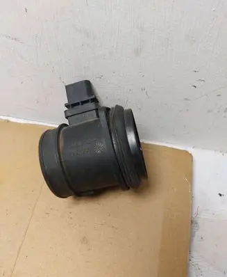 Volvo V70 Mass air flow meter 0281006184 20120602 30107885