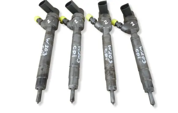 Mercedes-Benz C W203 Fuel injector A6130700687 140302
