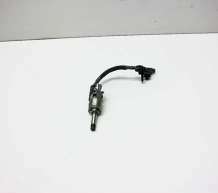 Volvo V60 Fuel injector 32140007