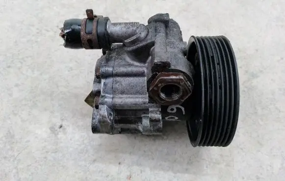 Nissan Interstar Power steering pump 