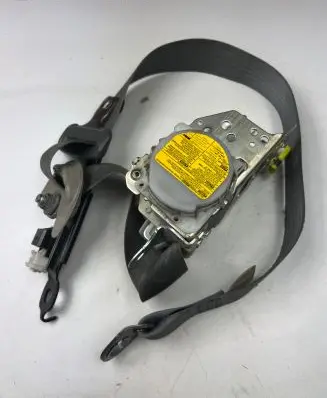 Toyota Prius (XW20) Front seatbelt J082501