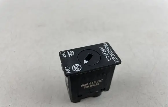 Volkswagen Golf VIII Passenger airbag on/off switch 5Q0919237
