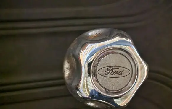 Ford Ranger R15 wheel hub/cap/trim F57A1A086AB