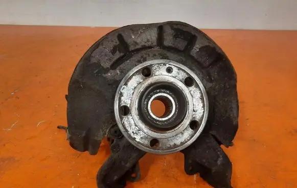 Skoda Fabia Mk2 (5J) Front wheel hub spindle knuckle