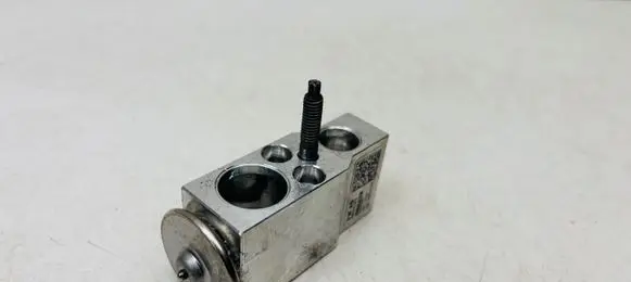 Audi Q8 e-tron Air conditioning (A/C) expansion valve 8W0816679