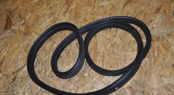 Ford Mustang VI Loading door rubber seal (on body) KLEP676