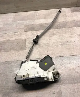 Volkswagen PASSAT B8 Front door lock 5E1837015A A097476