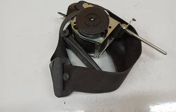 Opel Astra H Front seatbelt 560834901