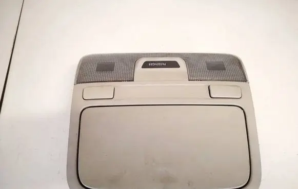 Subaru Legacy Front seat light