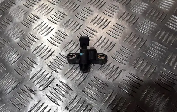 Ford Mondeo Mk III Crankshaft position sensor XS706023AC