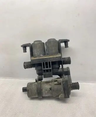 BMW 5 E39 Coolant heater control valve 8374994