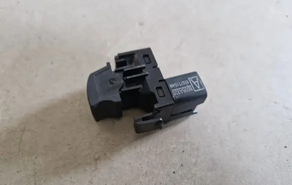 Fiat Fullback Electric window control switch 8608A320