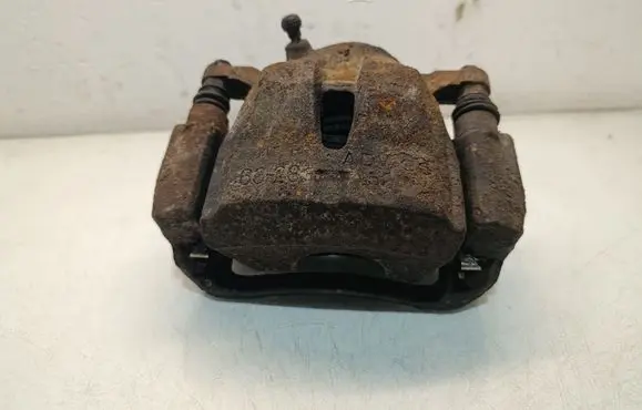 Toyota RAV 4 (XA40) Front brake caliper 
