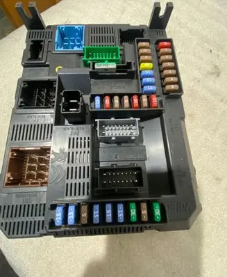 Peugeot 208 Fuse module 9807532080 20140714 E1095294