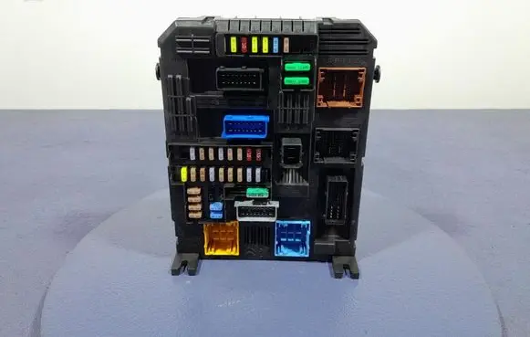 Chevrolet Combo Fuse box set 9832880380