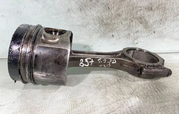 Volkswagen PASSAT B5.5 Piston with connecting rod
