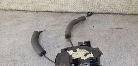 Renault Laguna III Rear door lock 825010001R