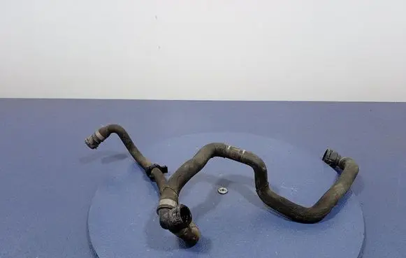Engine coolant pipe/hose