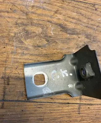 Opel Vivaro Fender mounting bracket 3213R