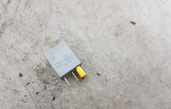 Nissan X-Trail T30 Other relay 9008087019