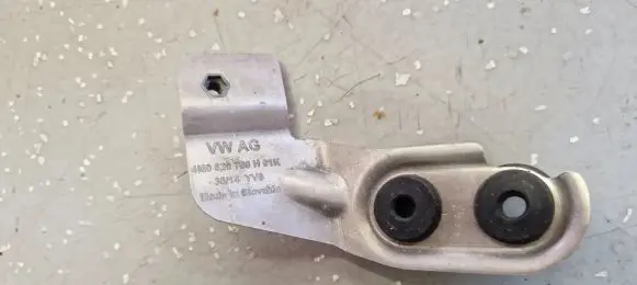Audi Q7 4M Radiator support slam panel bracket 4M0820769H