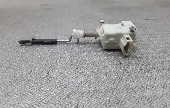Fuel tank cap lock