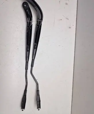 Ford Mustang VI Front wiper blade arm FR3B17C495AA FR3B17B589AA