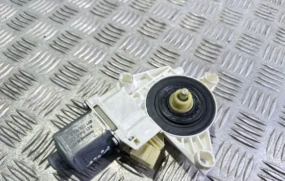 Mercedes-Benz C W204 Front door window regulator motor A2048200242