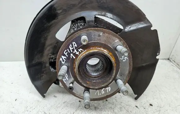 Opel Zafira C Front wheel hub 13583479