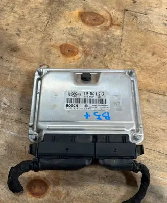 Volkswagen PASSAT B5.5 Engine control unit/module 038906019CP 28SA4732 0281010392