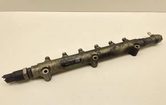 Volvo XC90 Fuel main line pipe 8658252 0445215010 002252L1