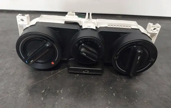 Volkswagen New Beetle Climate control/heater control trim 1C0819045D