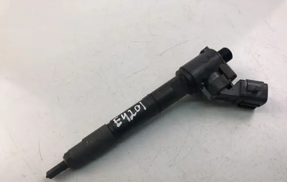 Volvo V70 Fuel injector 31405404
