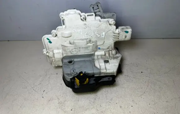 Audi A3 S3 8P Front door lock 4F1837016