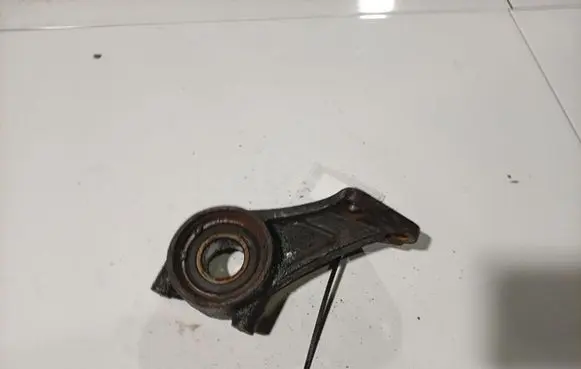 Ford Mondeo MK IV Engine mounting bracket 