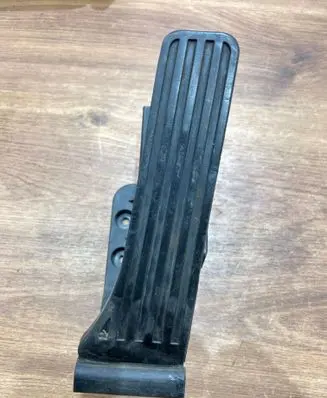 Mercedes-Benz CLS C218 X218 Accelerator throttle pedal A2043000004
