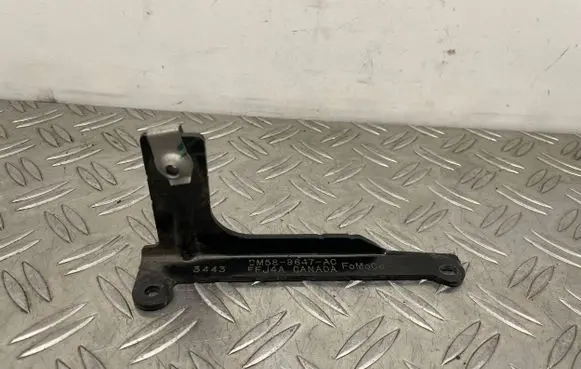 Ford C-MAX II Air filter cleaner box bracket assembly DM589647AC