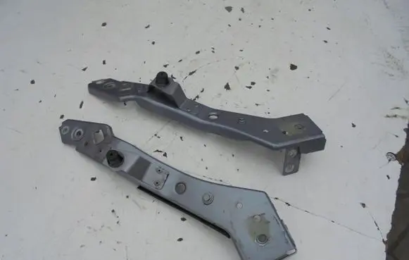 Renault Megane III Headlight/headlamp mounting bracket 