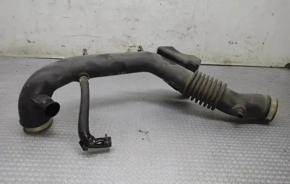Opel Frontera B Intake resonator 897176923