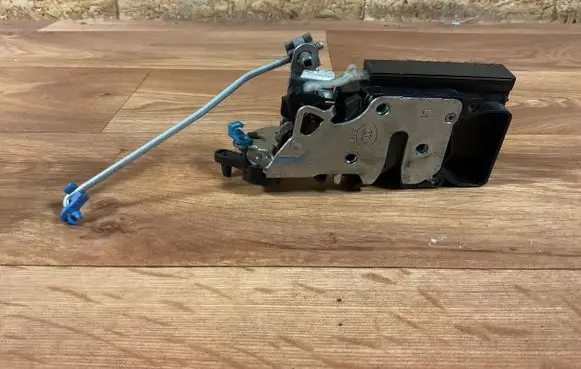 Chevrolet Nubira Rear door lock A046818
