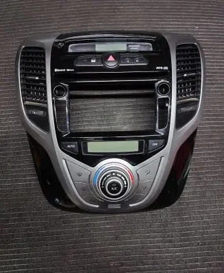 Hyundai ix20 Radio/GPS head unit trim 847401K560 22092011 847431K000