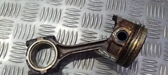 Mitsubishi Colt Piston with connecting rod