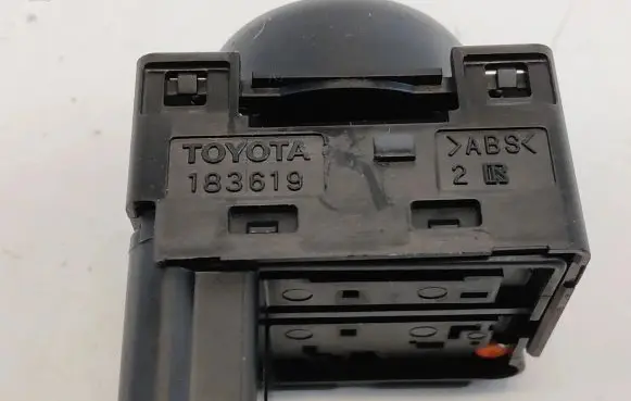 Lexus CT 200H Wing mirror switch 183619