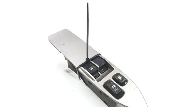 Mitsubishi Pajero Child safety switch 