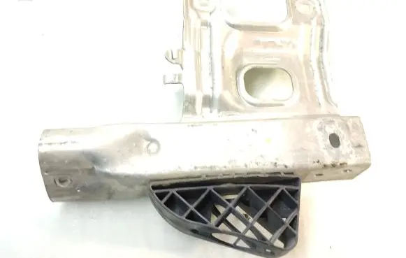 BMW 4 F32 F33 Front bumper mounting bracket 7289910