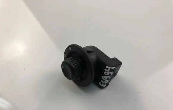 Renault Clio IV Other switches/knobs/shifts 255706283R