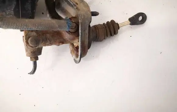 Volkswagen PASSAT B3 Clutch master cylinder 